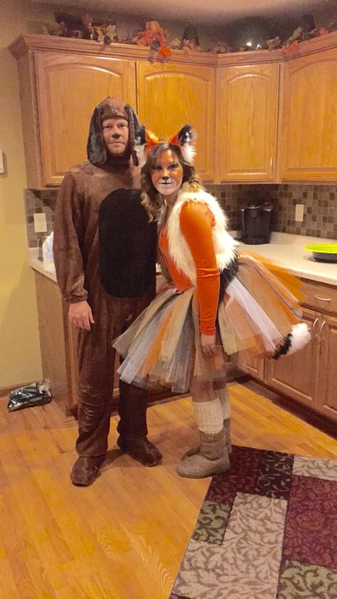 The fox and the hound Halloween Fox And Hound Costume, Fox Costume Women's, Fox And The Hound Costume, Dorothy Costume Diy, Fox Costume Diy, Foxy Costume, Halloween Costume Family, Fox Outfit, Costume Family