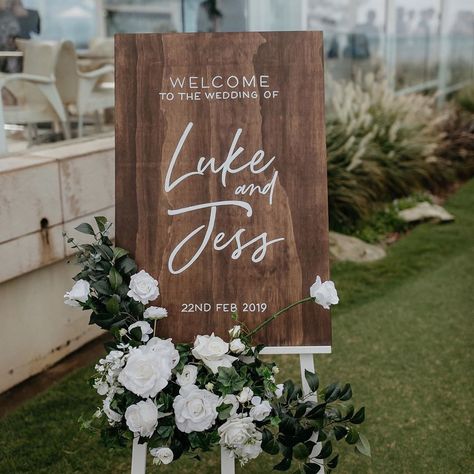 Wooden Welcome Board, Wedding Welcome Board, Wedding Backdrop Design, Wedding Painting, Wooden Welcome Signs, Bright Wedding, Wedding Decor Style, Relaxed Wedding, Colorful Bouquet