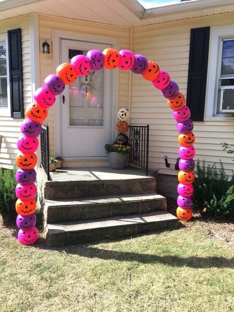 Y'all ready for this?! Imagine CandyLand meets Halloween--this jack-o-lantern… Halloween Archway Diy, Archway Diy, Halloween Archway, Diy Entrance, Diy Halloween Apothecary Jars, Plastic Pumpkins Bucket, Topiary Diy, Halloween Mesh Wreaths, Dollar Store Halloween