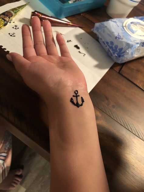 Black anchor henna Henna Tattoo Designs Ocean, Henna Ocean Designs, Summer Henna Designs Easy, Henna Beach Design, Ocean Henna Designs, Dolphin Henna, Tiny Henna Designs, Cute Simple Henna Designs, Henna Designs Summer