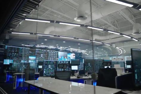 Blue Origin reveals shiny new mission control room for future New Glenn rocket Control Room Design, Nasa Mission Control, What Is Technology, Cape Canaveral Florida, Falcon 9 Rocket, Riding Quotes, Floating Platform, Nasa Missions, Mission Control