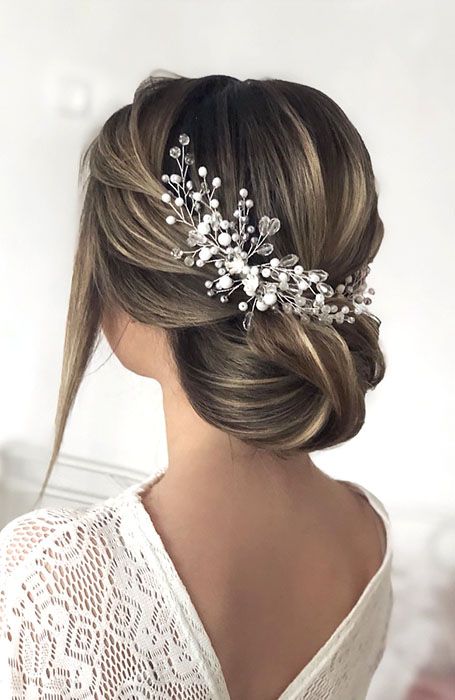 Bridal Hairstyle With Hair Comb Wedding Gowns Hairstyles, Wedding Jewelry Ideas For Bride, Glam Updo, Hairstyle Elegant, Sanggul Modern, Updo Bridal, Classic Wedding Hair, Wedding Readings, Long Hair Tutorial