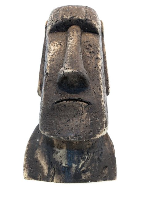 Rapa Nui – Isla de Pascua – ReydeKish – Historias de la Antigüedad Concrete Diy Garden, Paverpol Ideas, Easter Island Statues, Easter Island Heads, Tiki Head, Wood Spoon Carving, Tiki Totem, Tiki Bar Decor, Tiki Art