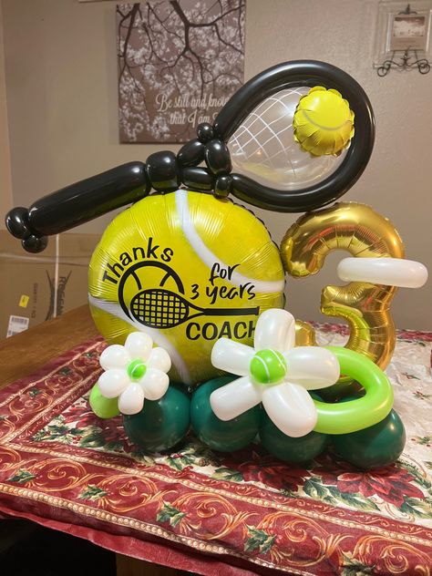 Dog Balloon Bouquet, Basketball Balloon Bouquet, Balloon Tennis, Animal Balloon Bouquet, Balloon Dog Decor, Tennis Birthday, Balloon Sculptures, Decorations Party, Balloon Animals