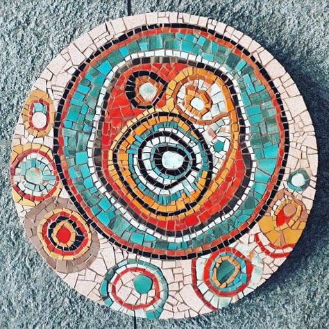 Circular Mosaic Designs, Mandala Mosaic Patterns, Diy Mosaic Projects For Beginners, Simple Mosaic Designs, Simple Mosaic Patterns, Mozaik Art, Mosaic Walkway, Mosaic Tiles Crafts, Mosaic Birdbath