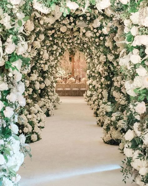 English Theme Wedding, Flower Arch Ideas, Wedding Tunnel, Wedding Tunnels, White And Gold Wedding Cake, Event Entrance, Floral Archway, Green Wedding Inspiration, White Floral Wedding