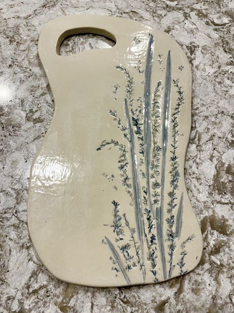 Clay Charcuterie Board Ideas, Ceramic Charcuterie Board Ideas, Charcuterie Board Ceramic, Ceramic Cheese Board Handmade, Pottery Cheese Board, Pottery Charcuterie Board, Clay Charcuterie Board, Ceramic Charcuterie Board, Slab Ceramics