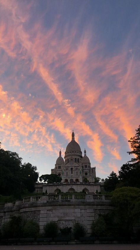 Sacré-Coeur Paris Sacre Coeur Aesthetic, Paris Must See, Paris Tattoo, Vacation 2023, Paris Rooftops, Fashion Moodboard, Paris Pictures, Paris Aesthetic, People Dancing