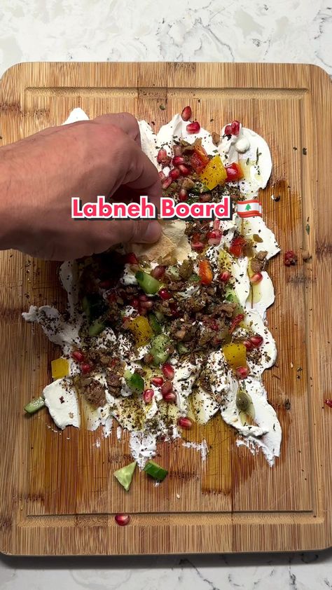 Labneh Board, Fresh Food, How To Introduce Yourself, Salad Recipes, Butter, Christmas Wreaths, Easy Meals, Healthy Recipes, Holiday Decor