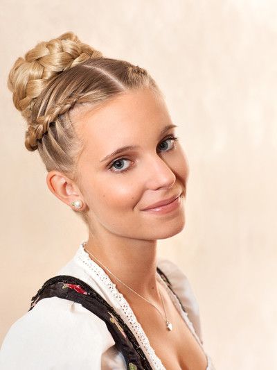 Bayrische Mädl German Braids Hairstyles, German Hairstyle, Dirndl Hairstyles, Hairstyle Braided, Braids Pictures, Individual Braids, 1940s Hairstyles, Find Hairstyles, Types Of Braids