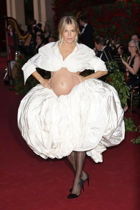 Pregnant Sienna Miller Bares Her Belly on the Vogue World 2023 Red Carpet Sienna Miller Pregnant 2023, Sienna Miller Pregnancy Style, Sienna Miller Pregnant, Siena Miller, Sienna Miller Hair, Schiaparelli Couture, London September, 2023 Red Carpet, Fever Dream