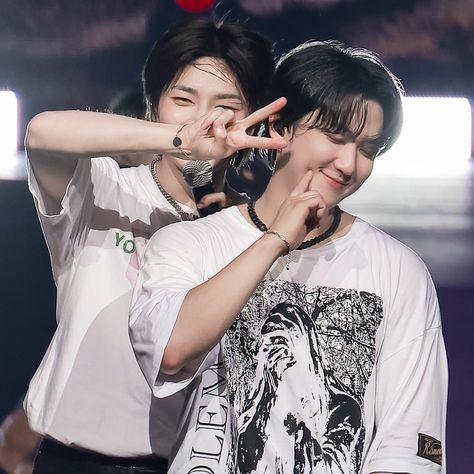 I N And Changbin, Changbin And I.n, Changbin And Jeongin, Changbin Aesthetic Icon, Skz Icons Aesthetic, N Pfp, In Selca, Skz Changbin, Best Ship