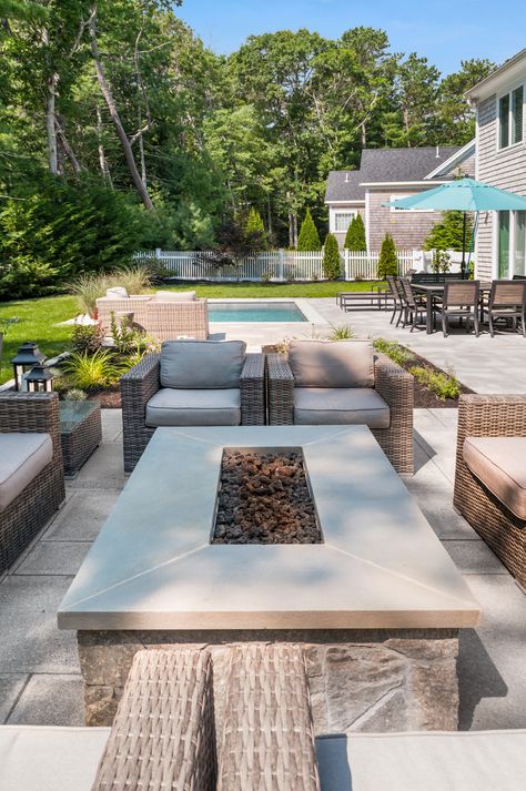 Elegant Fire Pit, Fire Pit Next To Pool, Patio Planter Ideas, Modern Patio Decor, Brick Pool, Tile Patio, Minimalistic Furniture, Planters Patio, Farmhouse Backyard