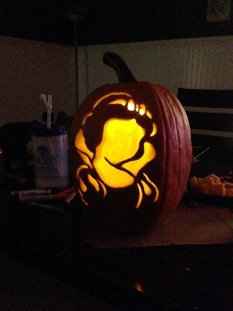 Snow White pumpkin carving. Daphne's favorite. Snow White Pumpkin Carving, White Pumpkin Carving, Snow White Pumpkin, Pumpkin Carving Ideas Disney, Disney Pumpkin Stencils, Snow White Halloween, Cute Pumpkin Carving, Disney Pumpkin Carving, Pumpkin Stencils