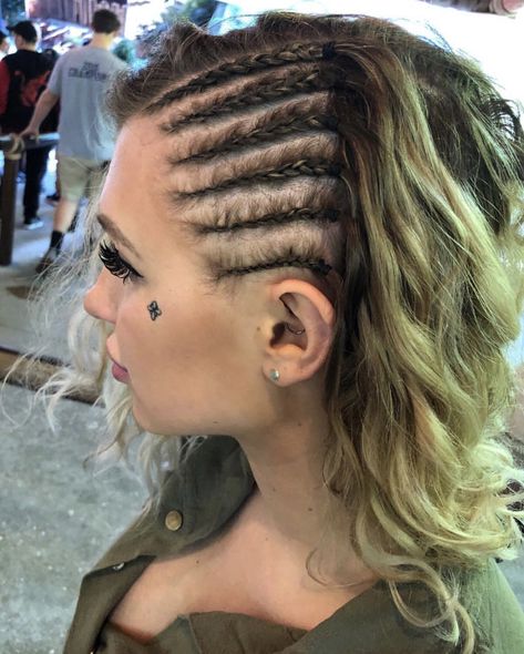 Cute side braids Braids On One Side Of Head, Mini Side Braids With Hair Down, Side Brades Hair Styles, Half Braided Hairstyles Side, Side Braids Short Hair, Cornrow Hairstyles For White Women, Braids On The Side Of Head, Side Braids For Short Hair, Braids Half Head