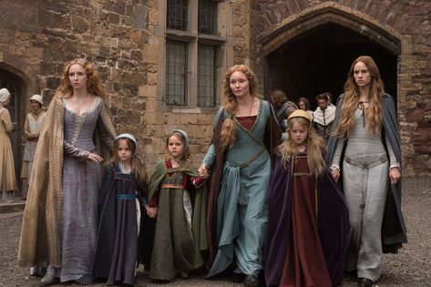 The White Princess - queen Elizabeth of York and Elizabeth Woodville with Cecily of York Princess Tv, Power Princess, Elizabeth Woodville, Elizabeth Of York, The White Princess, Princess Photo, White Princess, Production Design, Medieval Dress