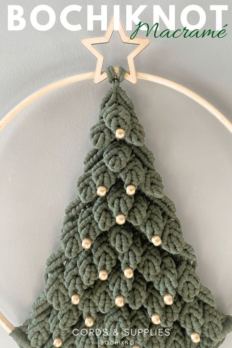 Strings of Joy beckon as I unveil the steps behind crafting a holiday macrame Christmas tree. Get ready to infuse your space with handmade charm and festive warmth. Handmade Christmas Wreath, Macrame Tree Topper, Winter Macrame Ideas, Macrame Christmas Patterns, Macrame Snowman, Christmas Macrame Ideas, Macrame Christmas Tree Tutorial, Xmas Macrame, Holiday Macrame