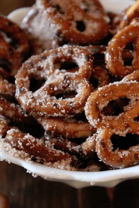 Brown Sugar Pretzels, Mini Pretzels Recipes, Cinnamon Sugar Pretzels Recipe, Pretzel Recipes, Cinnamon Pretzels, Cinnamon Sugar Pretzels, Pretzel Snacks, Snack Mixes, Covered Pretzels