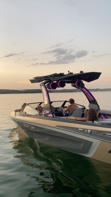 Tige Boats, Wake Boat Aesthetic, Boat On Water Aesthetic, Driving A Boat, Driving A Boat Aesthetic, Wake Board Boat, Malibu Boats, Boat Lake, Beach Girl Aesthetic