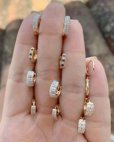 Diamond Bali, Baby Jewelry Gold, Small Earrings Gold, Pearl Earrings Designs, Temple Jewellery Earrings, Delicate Gold Jewelry, Diamond Earrings Design, Modern Gold Jewelry, Jewellery Design Sketches