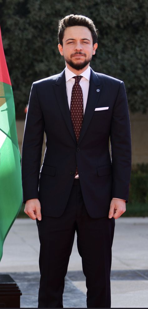 Prince Hussein Of Jordan, Jordan Royal Family, Queen Outfits, Prince Charming, Royal Family, Prince, Jordan, Crown, Queen