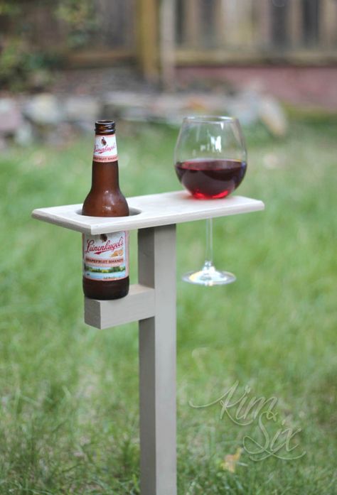 Drink Holder Diy, Wood Wine Rack Diy, Outdoor Drink Holder, Wine Bottle Glass Holder, Wine Picnic Table, Drink Shelf, Wood Yard Art, Ball Games, Beer Holders