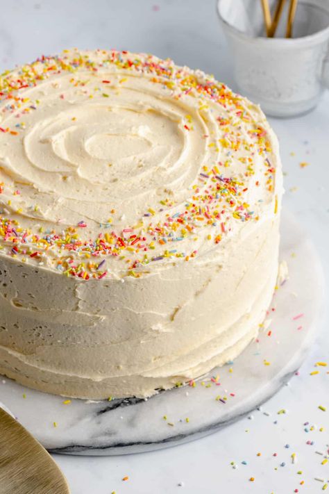 Vegan Cake Icing, Cake Frosting Recipe Easy, Vegan Cake Frosting, Vanilla Cake Frosting, Vegan Buttercream Frosting, Veggie Desserts, Vegan Vanilla Cake, Vegan Buttercream, Vegan Birthday Cake