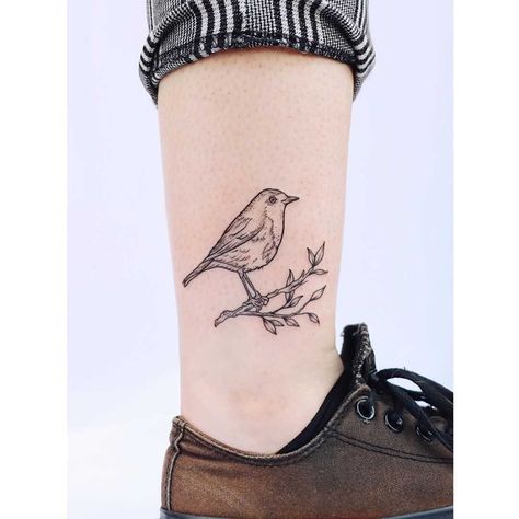 Little robin tattoo inked on the right calf by artist Zaya Bird Robin Tattoo, Make Tattoos, Robin Bird Tattoos, Tattoo Elements, Nature Sleeve, Robin Tattoo, Things In Nature, Bird Tattoos For Women, Vogel Tattoo