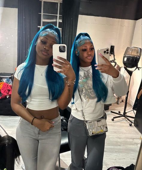 Matching Hair Color Friends, Matching Hairstyles, Cute Highschool Outfits, Frontal Wig Hairstyles, Friendship Photoshoot, Beautiful Photoshoot Ideas, Protective Hairstyles Braids, Mirror Pics, Girls Braids