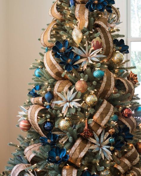 gold christmas tree ribbon ideas blue ornaments Christmas Abbott, Blue Christmas Decor, Buffalo Check Christmas, Gold Christmas Decorations, Farmhouse Holiday, Christmas Tree Inspiration, Black Christmas Trees, Traditional Christmas Tree, Ribbon On Christmas Tree