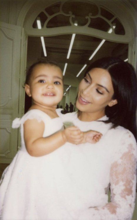 Kimye Wedding, Jenner Kids, Kardashian Makeup, Kim Kardashian Makeup, Kardashian Jenner Family, Kim And Kanye, Newborn Mom, Family Vibes, Kardashians Jenner