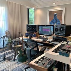 Home Music Studio Ideas, Home Studio Desk, Music Room Design, Home Recording Studio Setup, Recording Studio Setup, Home Studio Ideas, Home Music Rooms, Sound Equipment, Audio Studio