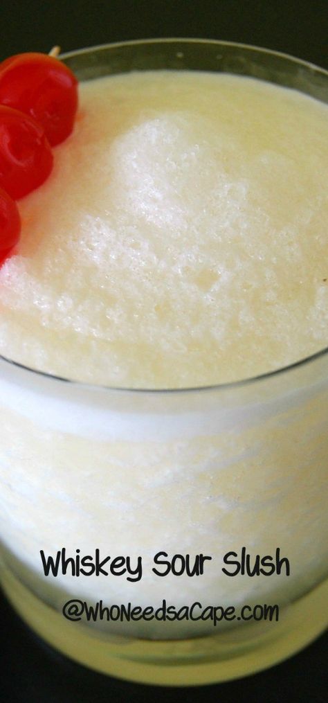 We're taking it back old school style with this Whiskey Sour Slush Cocktail! The perfect drink for parties or entertaining, you'll guests will love it. Whisky Slush Recipe, Liquor Slushies, Alcoholic Smoothies, Nye Apps, Whiskey Slush, Enchirito Recipe, Alcoholic Slush, Drinking Recipes, Christmas Drinks Alcohol Recipes