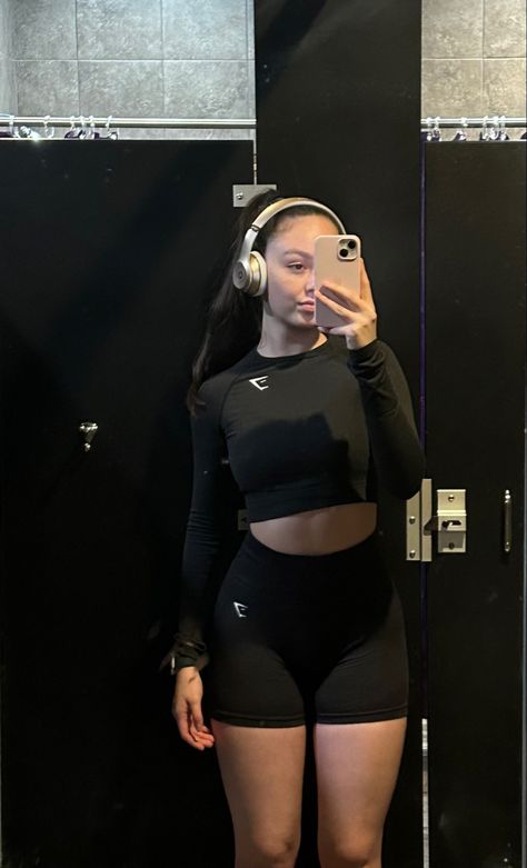 Gymshark Black Set, Gym Outfit Gymshark, Gym Shark Women, Gymshark Outfit Aesthetic, Black Gym Outfit Aesthetic, Gym Outfit Black Women, Gym Shark Aesthetic, Work Out Outfits Women Gym, Gym Outfits For Women Indian