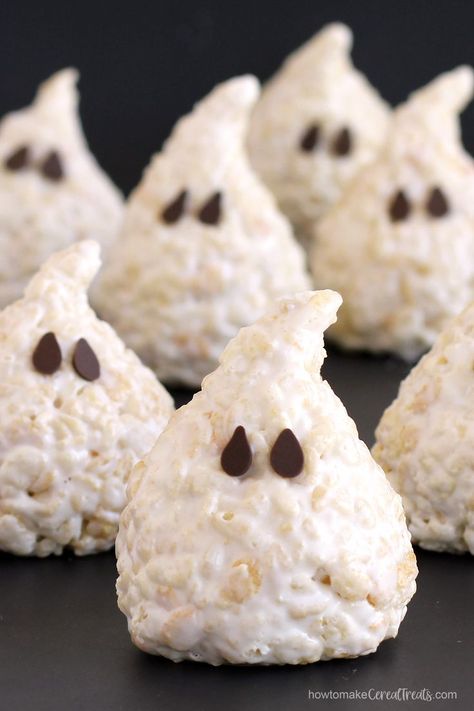 Rice Krispie Treat Ghosts Marshmellow Ghost Treats, Rice Crispy Pumpkin Treats, Rice Crispy Eyeballs, Rice Krispie Treat Halloween Ideas, Pumpkin Patch Desserts, Halloween Desserts Ghost, Cute Halloween Rice Krispy Treats, Halloween Food Pumpkin, Halloween Treat Alternatives