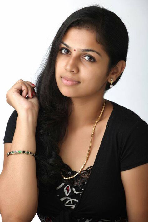 Anjali Nair, Malayalam Cinema, Face Images, July 16, Film Awards, White Boys, Profile Photo, Cool Girl, Black Dress