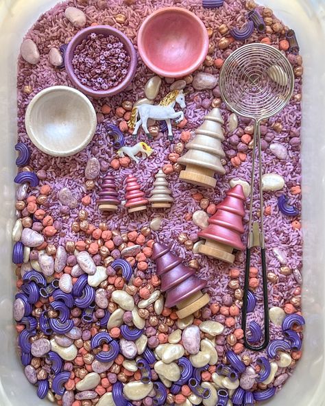 Sensory Bin Kits, Birthday Sensory Play, Fairytale Sensory Bin, Story Sensory Bin, Sensory Fillers, Natural Playdough, Tuff Tray Ideas Toddlers, Dramatic Play Themes, Sensory Kits