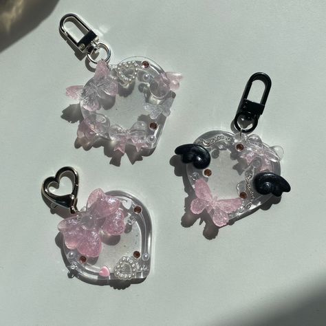 Heart Shaker Keychain, Resin Keychain Aesthetic, Kpop Resin Keychain, Resin Charm Ideas, Kpop Keychain Aesthetic, Decoden Keychain, Resin Keychain Tutorial, Kpop Resin, Resin Keychain Ideas