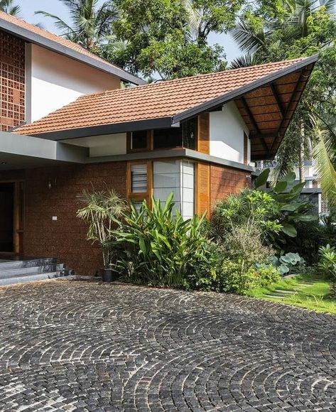 Sloping Roof Designs Kerala, Kerala Slope Roof House Design, Kerala Home Exterior Design, Kerala Style House Elevation, Modern Tropical House Facade, Cottage Garden Modern, Garden Design French, Modern Garden Art, Small House Design Kerala