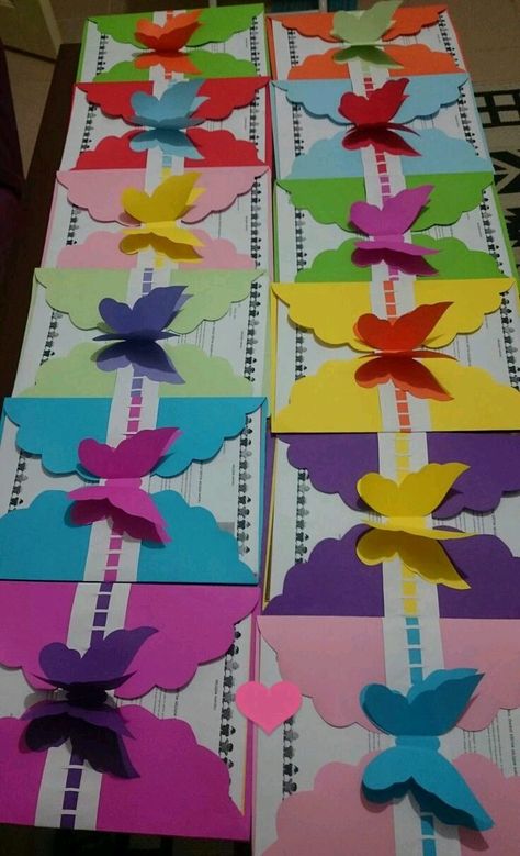 School Decorations, Mothers Day Crafts, Preschool Art, School Crafts, Preschool Crafts, Diy Paper, Invitation Cards, Diy Gifts, Paper Flowers