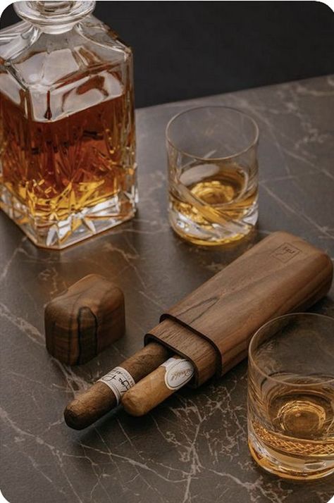 Gentleman Aesthetic, Pipes And Cigars, Cigars And Whiskey, Travel Box, Johnnie Walker, Blender 3d, Cigars, Walnut Wood, Gift Item