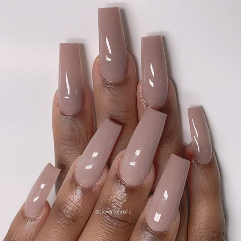 Plain Gel Polish Nails, Nude Nails Black Women Dark Skin, Taupe Acrylic Nails, Light Tan Nails, Nude Nails For Dark Skin, Fall Nail Colors Black Women, Fall Nails Solid Color, Nude Acrylic Nails With Design, Plain Nail Designs