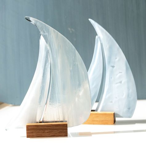 Fused Glass Boats Sailboats, Stained Glass Boats Sailboats, Fused Glass Sailboats, Ceramic Birds Sculpture, Microwave Kiln, Glass Boat, Glass Fusion Ideas, Fusion Design, Glass Fusing Projects