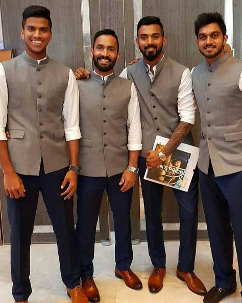 #WashingtonSundar, #DineshKarthik, #KLRahul & #VijayShankar look dapper in the formal #TeamIndia outfits. K L Rahul, Cricket Photography, Indian Wedding Suits Men, Nehru Jacket For Men, Athiya Shetty, Boys Kurta Design, Kl Rahul, Gents Kurta Design, Gents Kurta