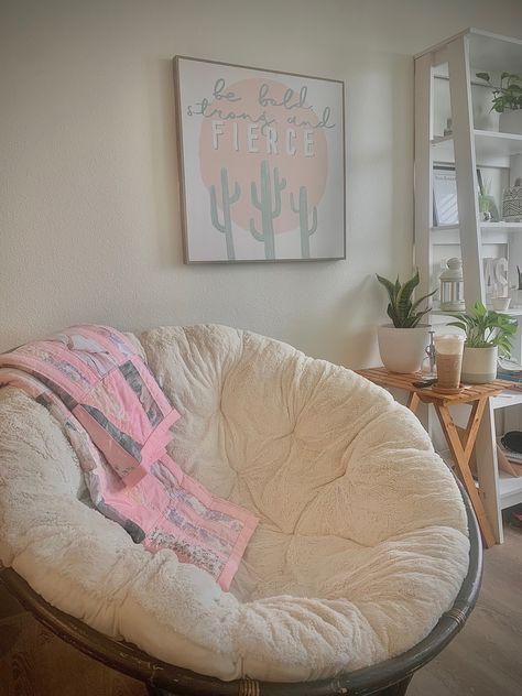 Papasan Chair Bedroom Aesthetic, Papasan Chair Reading Nook, Papasan Chair Bedroom, Papasan Chair Living Room, Grandmas Quilt, Reading Nook Bedroom, Nook Bedroom, Book Corner, Chair Living Room