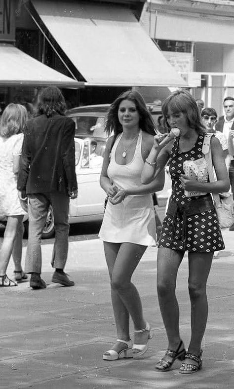 70s London, 60s Mini Skirt, 60s Fashion Vintage, Groovy 70s, 60s 70s Fashion, 60s And 70s Fashion, Swinging Sixties, Sixties Fashion, Old London