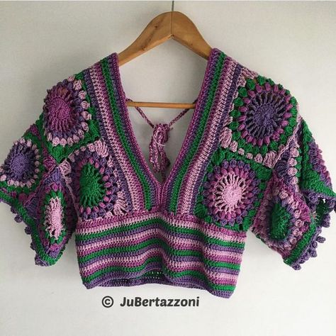 elişi302 on Instagram Granny Square Project, Easy Crochet Granny Square, Cardigan Tutorial, Crochet Cardigan Tutorial, Crochet Sweater Pattern, Popular Crochet, Mode Crochet, Crochet Design Pattern, Crochet Fashion Patterns