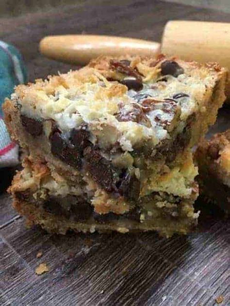 Hello Dolly Cookies, Condensed Milk Desserts, Dolly Bars, Graham Cracker Butter, Hello Dolly Bars, 7 Layer Bars, Holiday Treats Christmas, Biscuits Graham, Milk Dessert