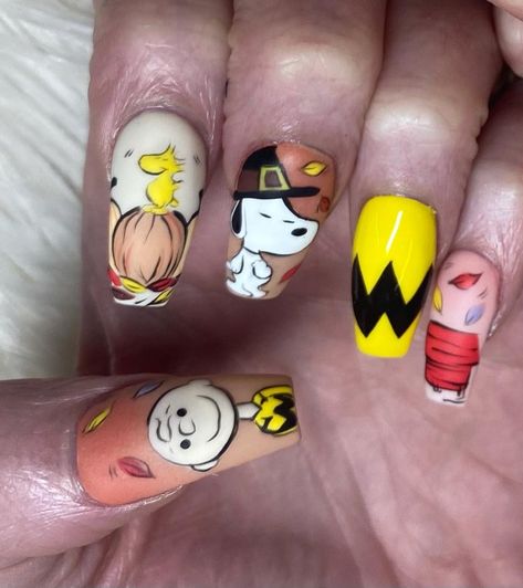 Thanksgiving Holiday Nails, Holiday Nails Thanksgiving Fall, Charlie Brown Nails Thanksgiving, Snoopy Nails Thanksgiving, Disney Thanksgiving Nails, Charlie Brown Thanksgiving Nails, Template Design Ideas, Holiday Nails Thanksgiving, Mom Nails