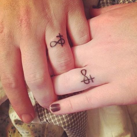 Wedding Ring Tattoos / http://www.himisspuff.com/wedding-band-ring-tattoos/2/ Tattoo Marriage, Tatoo Ring, Cross Finger Tattoos, Marriage Tattoos, Knitting Tattoo, Tato Salib, Ring Tattoo Designs, Wedding Band Tattoo, Tattoo Wedding